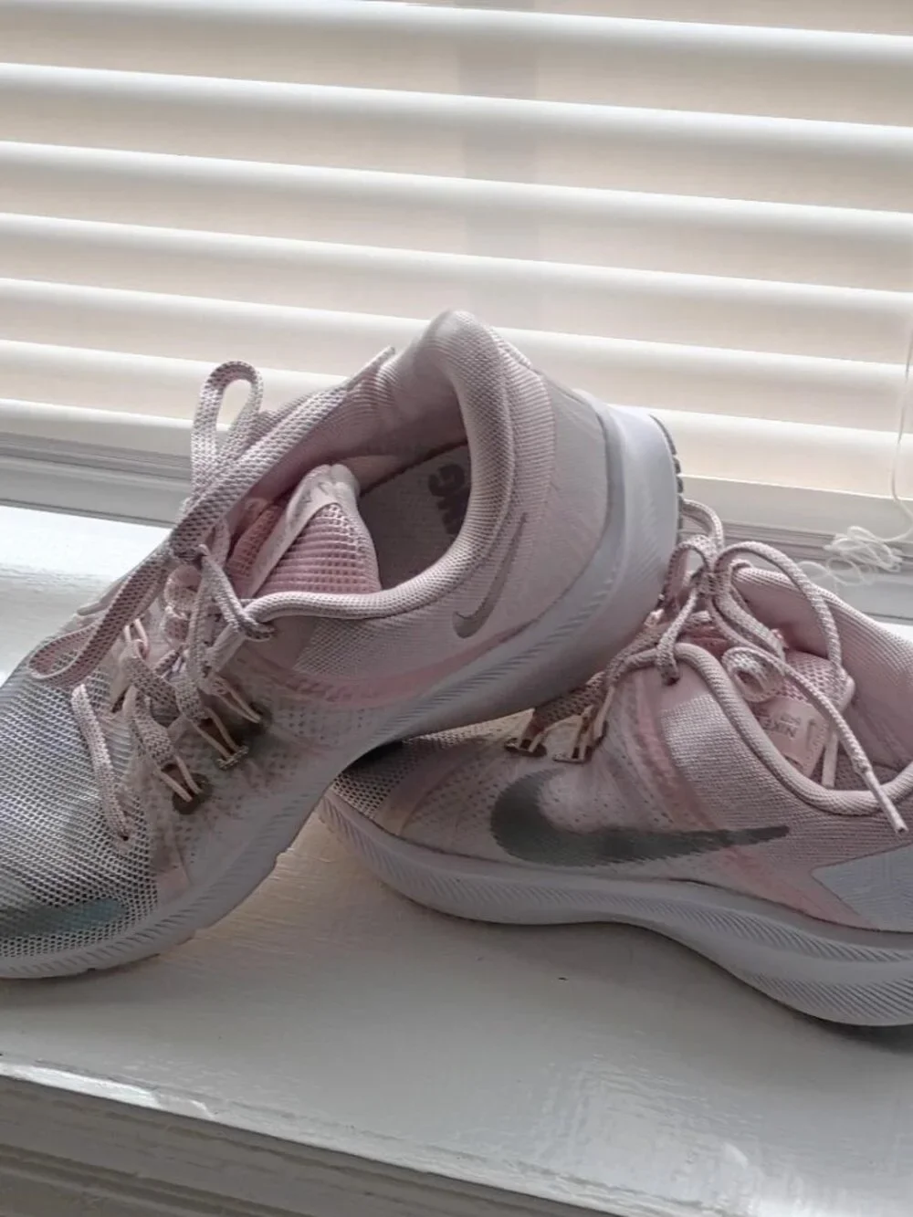 NIKE QUEST Running Shoes for women size 6.5 - Pink 6453/74378